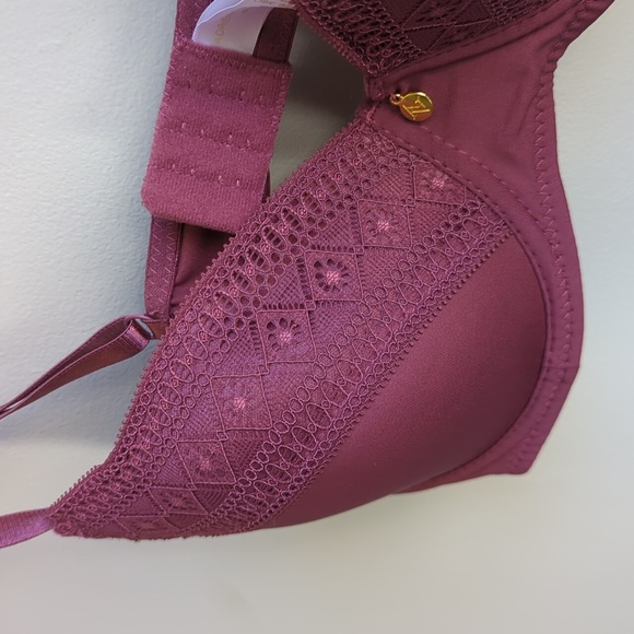 Adrienne Vittadini. Burgendy Lace Trimmed Bra. Size 36C. - Picture 7 of 9